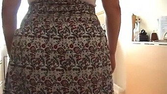 British Mature Woman Offers Money For A Sniff Of Her Underwear And A Handjob
