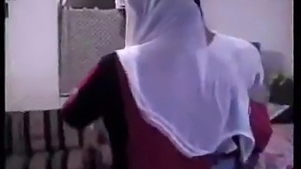 Arabian Aunty Gets Naughty With Younger Guys In Mp4 Video