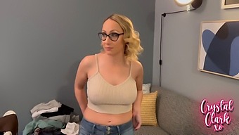 Beautiful Woman With Great Assets Comes To Visit Me At The Dorm.